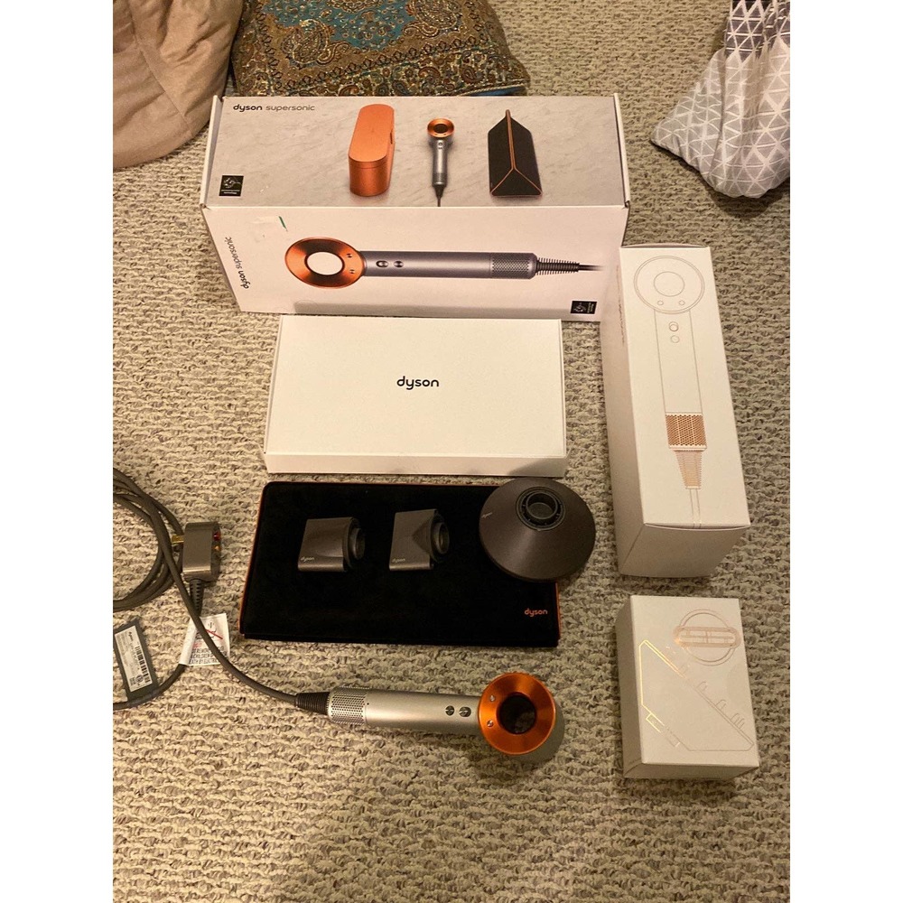 [Sold] Dyson Supersonic Hair Dryer Gold Gifit Edition - Picture 10 of 12